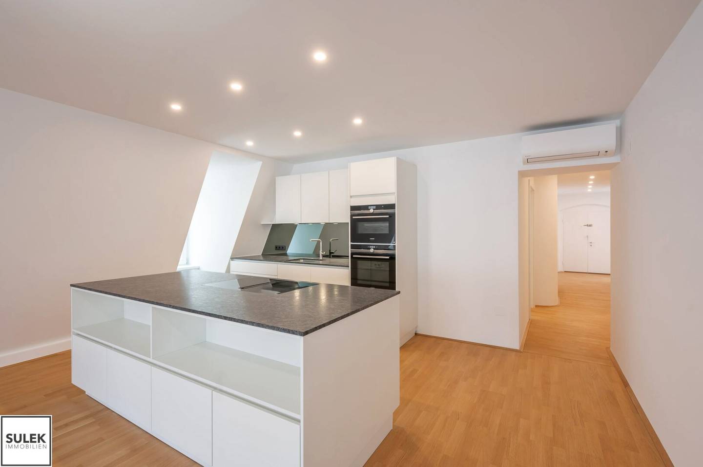 Blick zum Stephansdom: 3-Zimmer-Wohnung mit großem Wohnsalon in Toplage