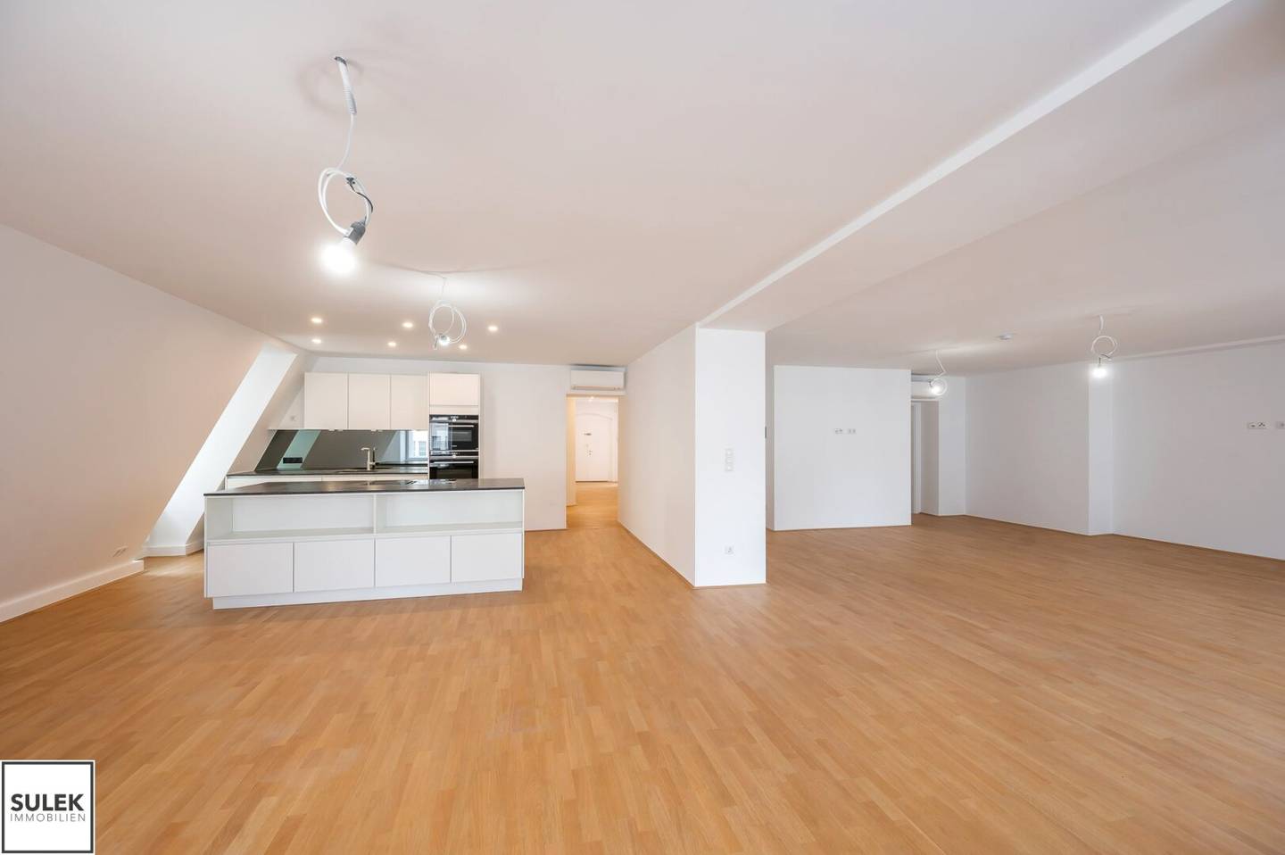 Blick zum Stephansdom: 3-Zimmer-Wohnung mit großem Wohnsalon in Toplage
