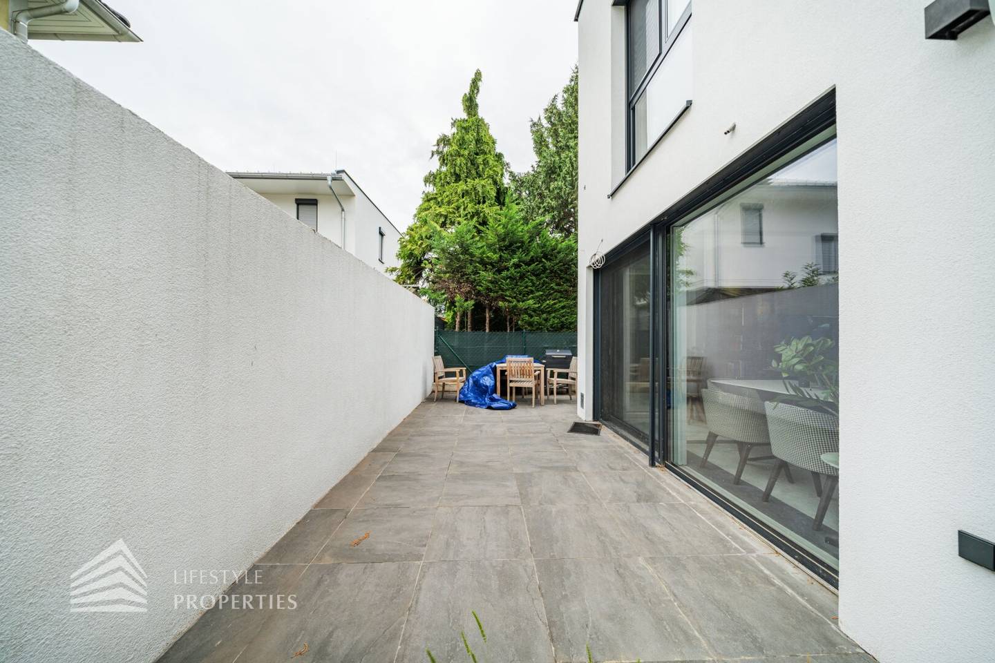 Modern high tech villa near Alte Donau