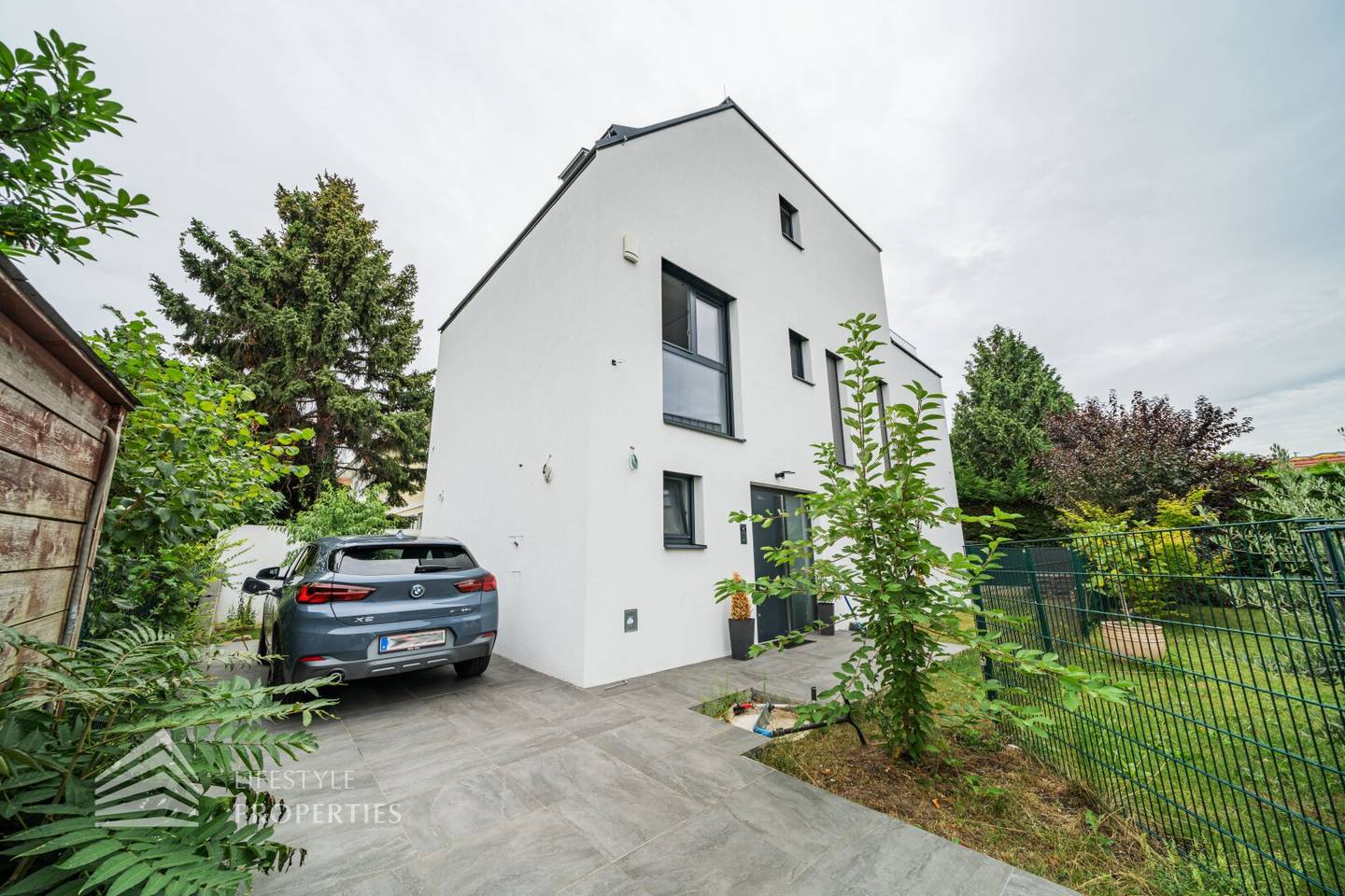Modern high tech villa near Alte Donau