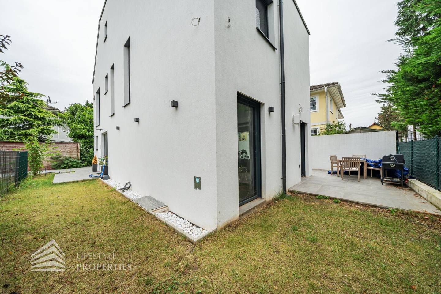 Modern high tech villa near Alte Donau