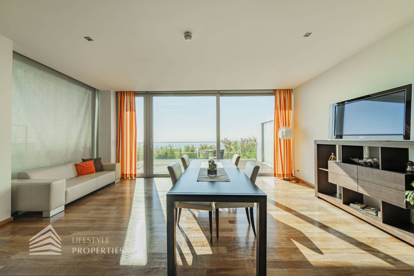 Unique view over Vienna! Studio apartment with terrace on Kahlenberg