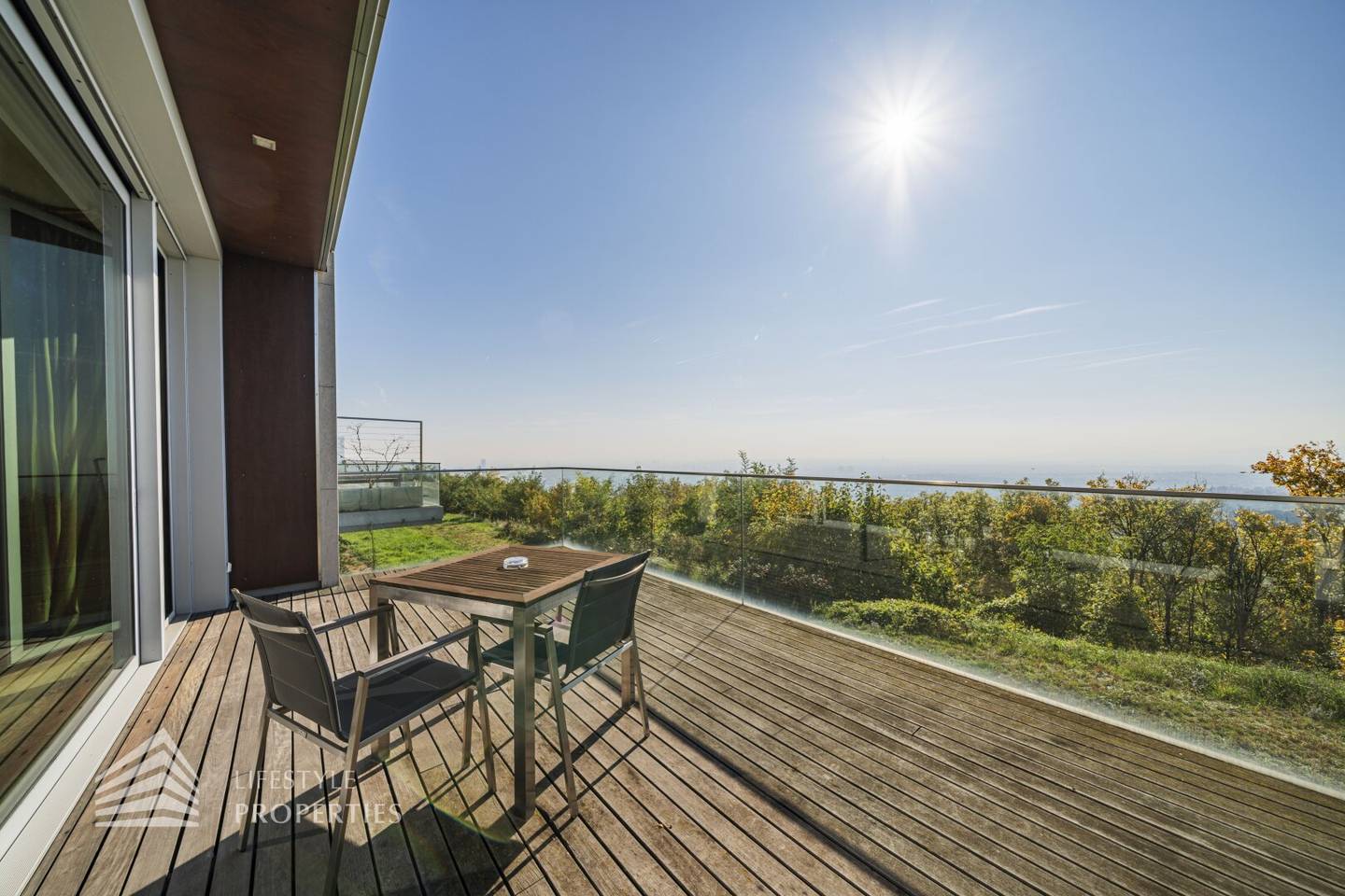 Unique view over Vienna! Studio apartment with terrace on Kahlenberg