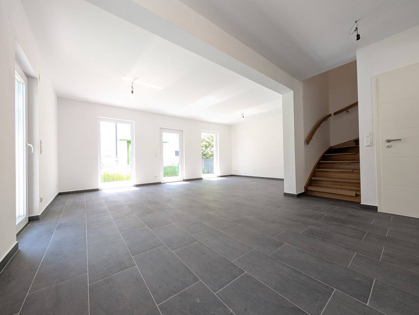 Einfamilienhaus mit Garten - bezugsfertig!