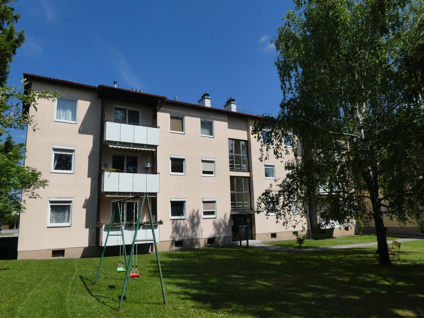 GRÜNBLICK: well maintained, bright 3 room apartment in green and top location with balcony