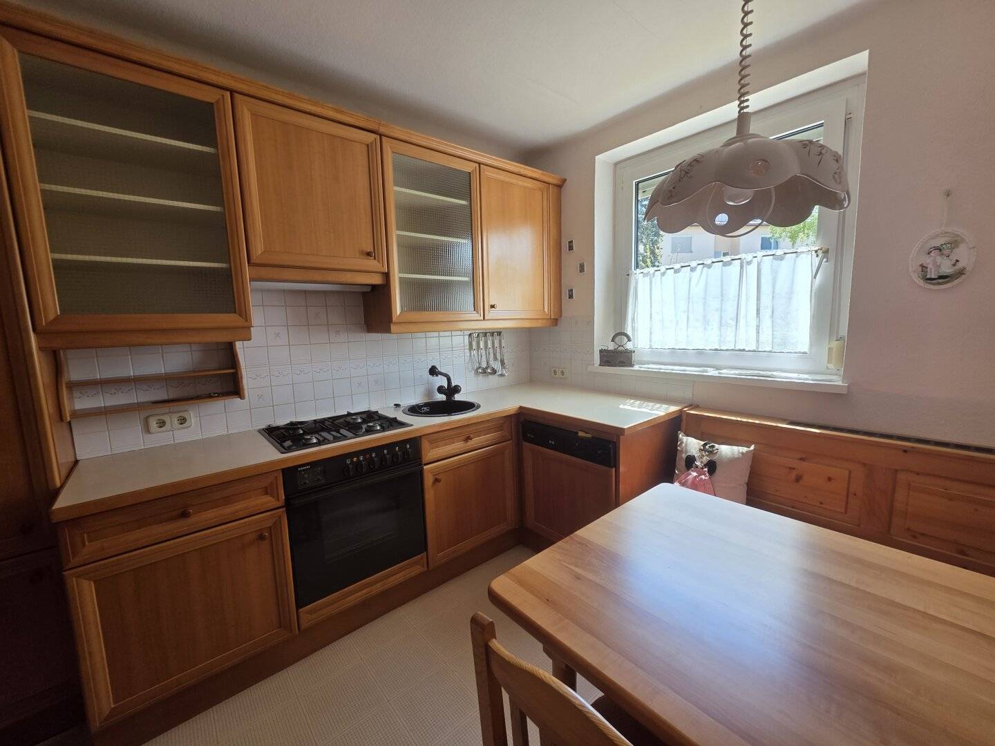 GRÜNBLICK: well maintained, bright 3 room apartment in green and top location with balcony