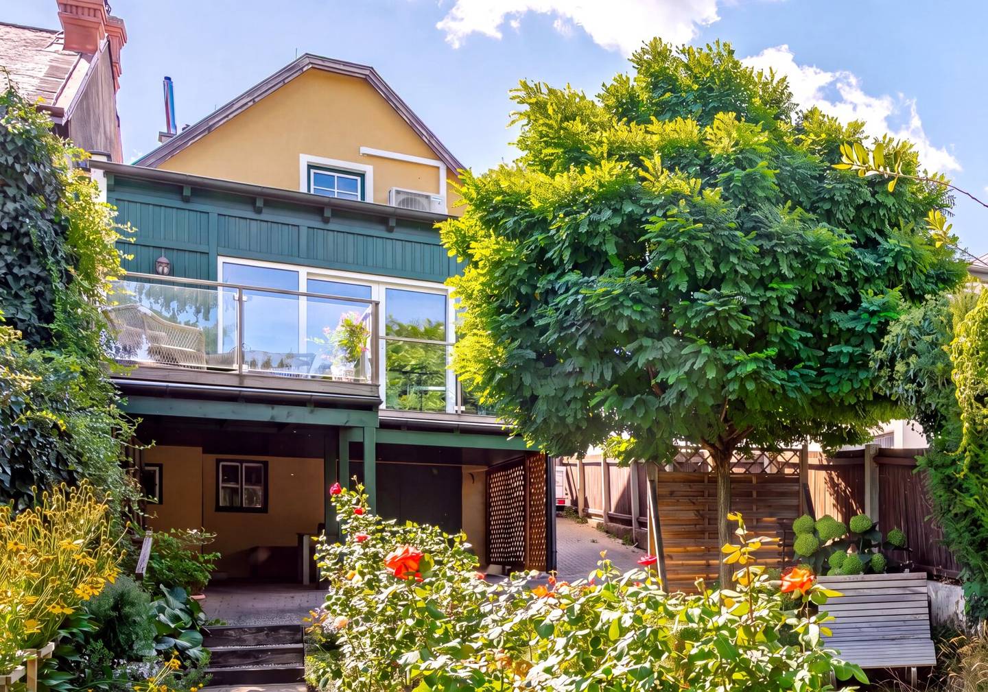 Unique Enthusiast's Property Fully Renovated Winegrower's House in Gießhübl with a dream garden, carport, conservatory, terrace, wine cellar, garden house expandable by about 95 m², gazebo and more