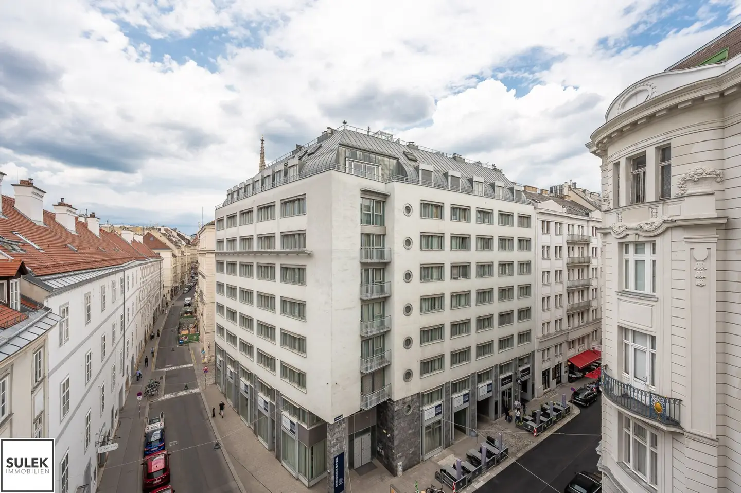 Inner City, Singerstraße: two room old building apartment, approx. 59 m², fifth floor, ready for occupancy now, top location between Stephansplatz and Stadtpark