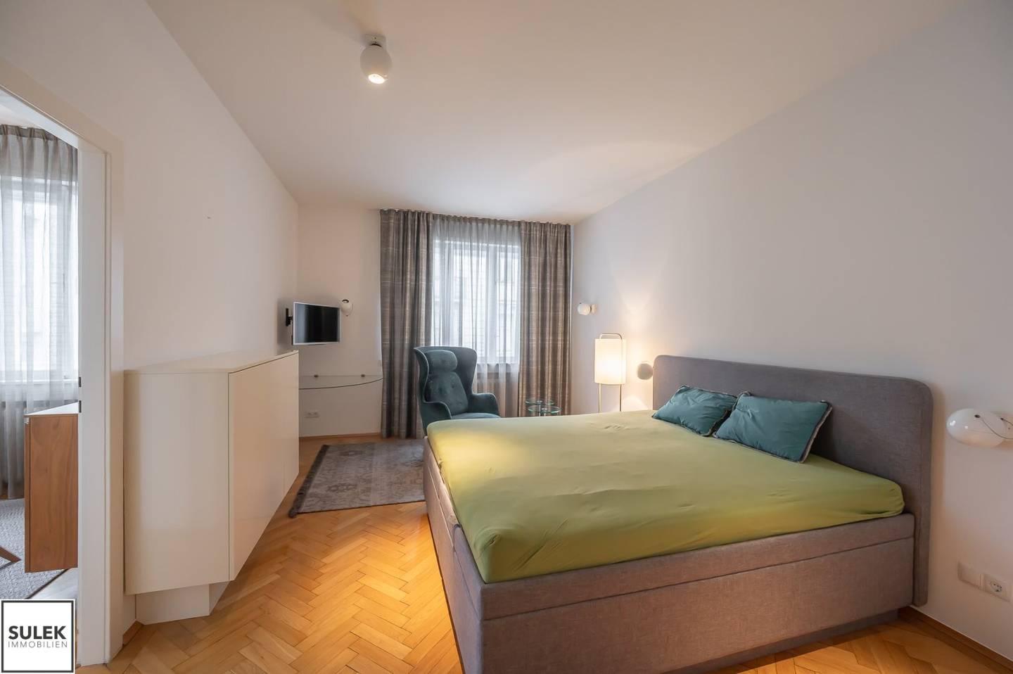 »Innere Stadt, Singerstraße: 2-Zimmer-Altbauwohnung, ca. 59 m², 5. Liftstock, ab sofort bezugsfertig – Top-Lage zwischen Stephansplatz und Stadtpark«