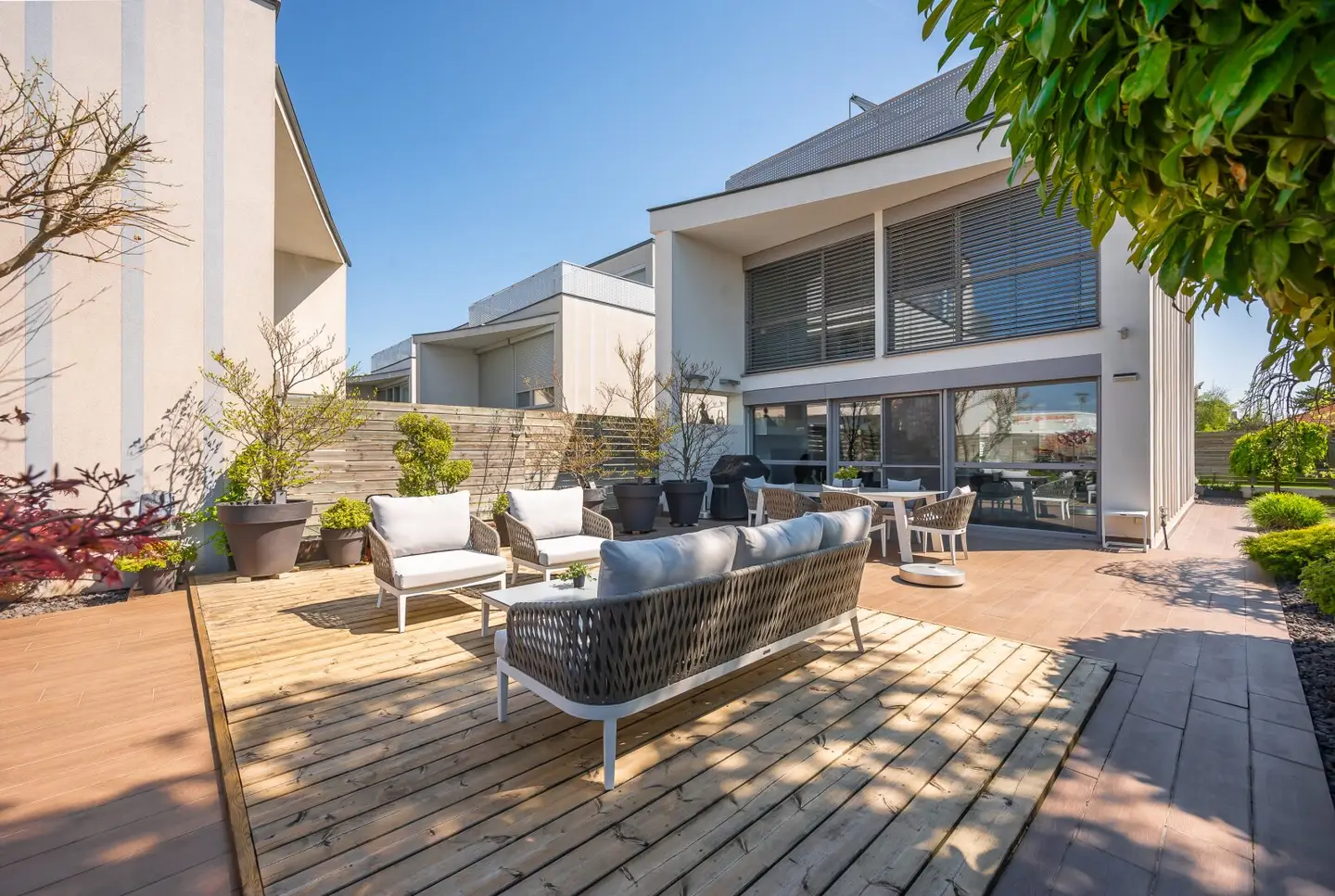 STYLISCHE LUXUS-VILLA mit Biotop, Klimaanlage, Top-Energiewerten, Poolvorbereitung uvm. vor den Toren Wiens