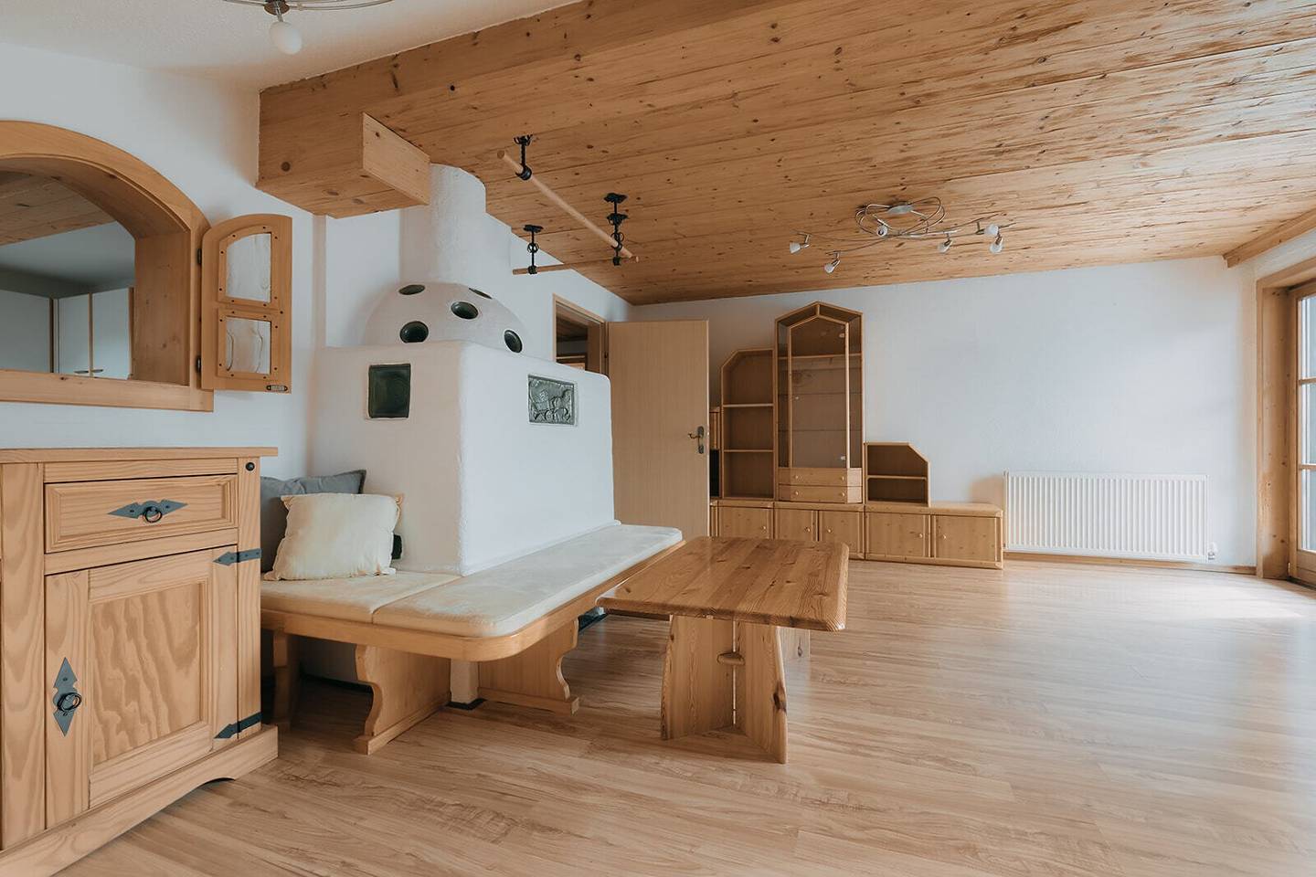 Gemütliche 3-Zimmer-Dachgeschosswohnung mit Balkon, eigenem Gartenanteil und Bergblick in Fügen