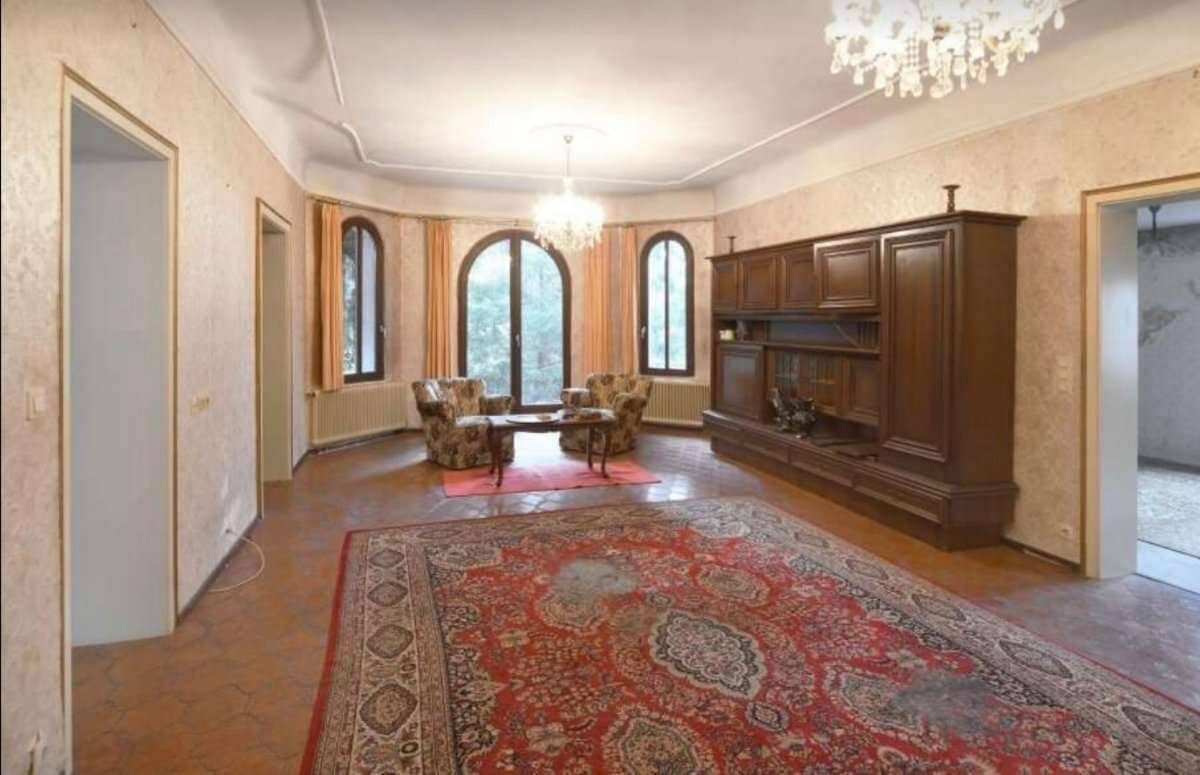 A villa with a lot of potential and unique charm in the best location now reduced
