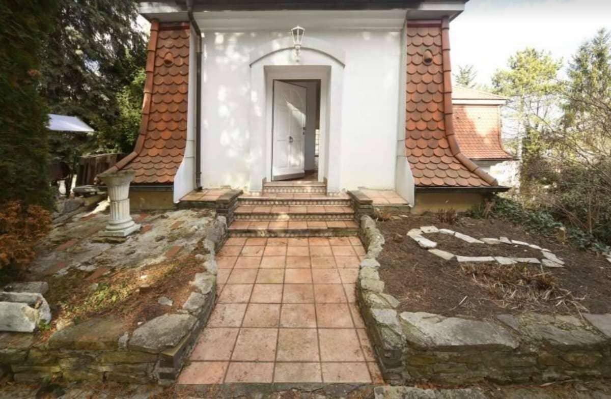 A villa with a lot of potential and unique charm in the best location now reduced
