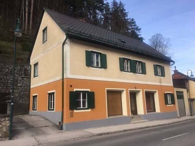 Charmantes Landhaus in Gutenstein, 200m², 8 Zimmer, Garten, renovierungsbedürftig! Bis 06.2029 vermietet