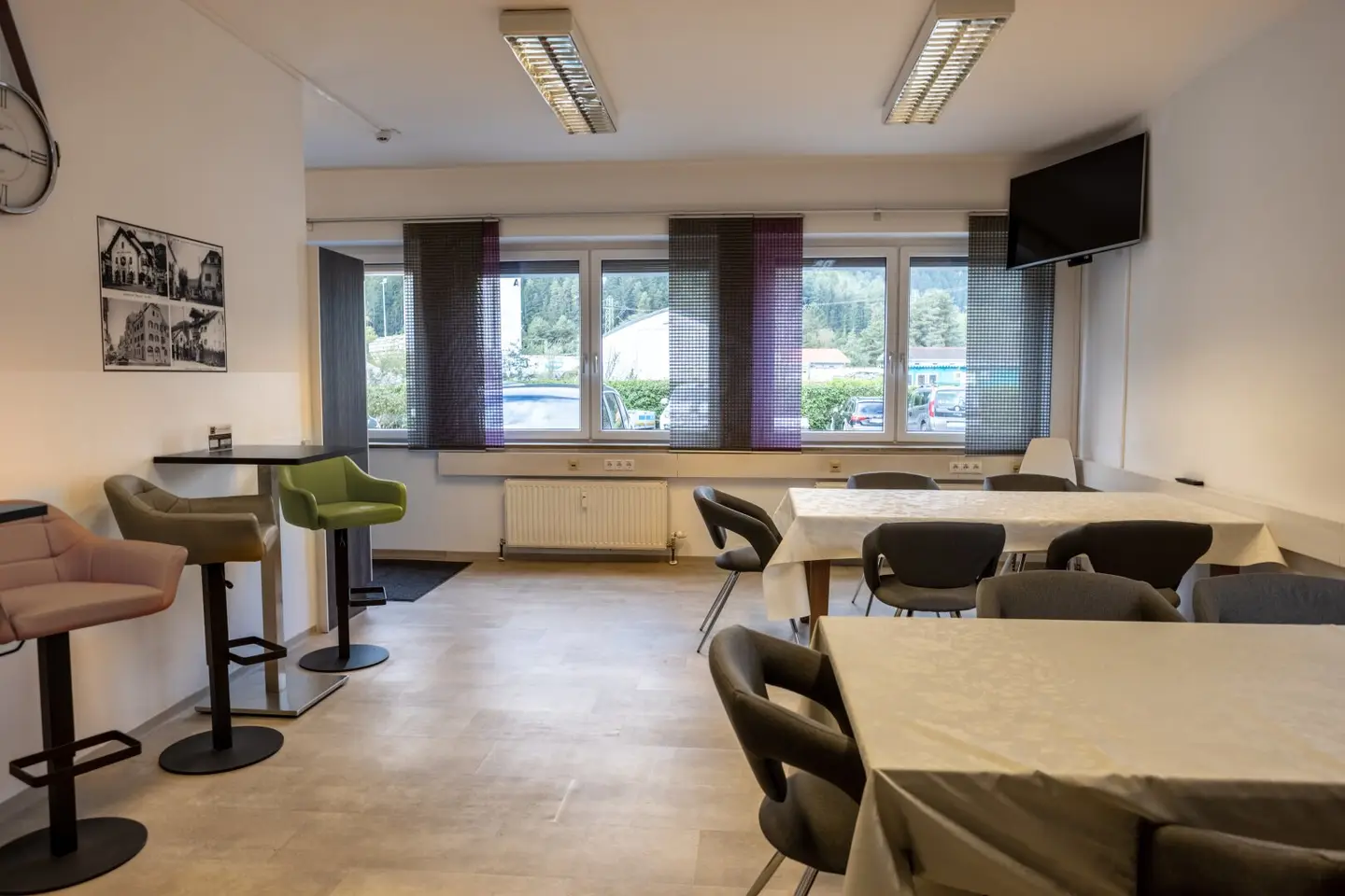 Zirl / Tirol: 255.60 m² warehouse with 64 m² office at the A12 exit Zirl West