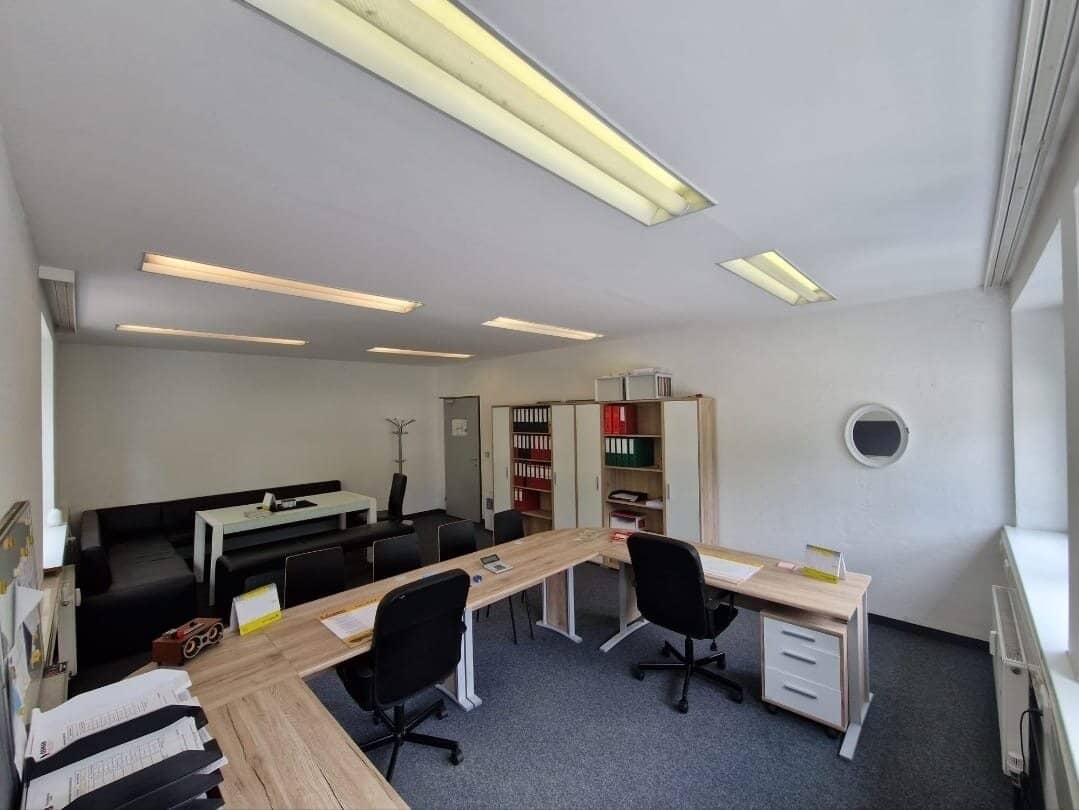 Zirl: Bright Corner Office for Rent