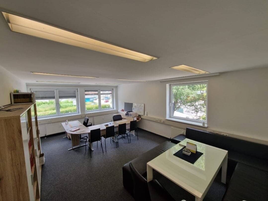 Zirl: Bright Corner Office for Rent