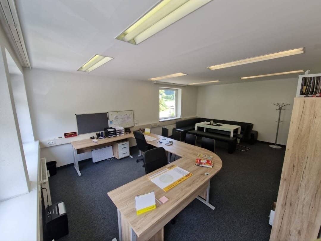 Zirl: Bright Corner Office for Rent