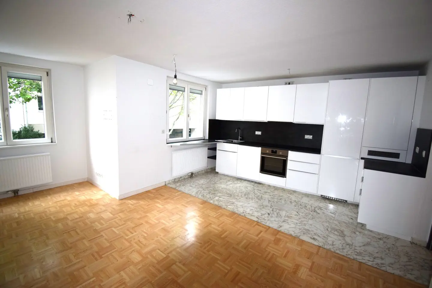 Balcony, Garage, 4 Rooms, Top Condition