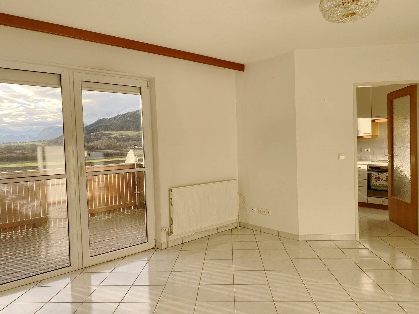 Living in Wattens, 3 rooms and kitchen, balcony including 2 underground parking spaces","de":"Wohnen in Wattens – 3 Zimmer+Küche, Balkon | incl. 2 TG-Stellplätze"