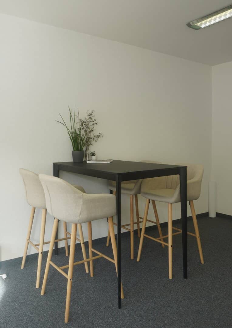 Zirl: Bright ground floor office in a good location 50 m²