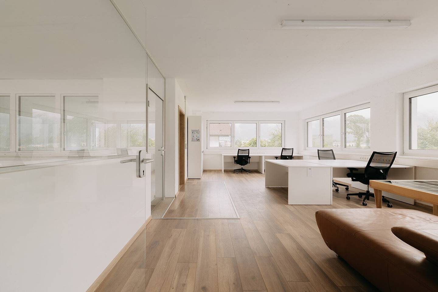 Modern commercial hall with office, storage and top equipment in Schwaz for rent in Schwaz? Wait we must keep proper phrasing.
