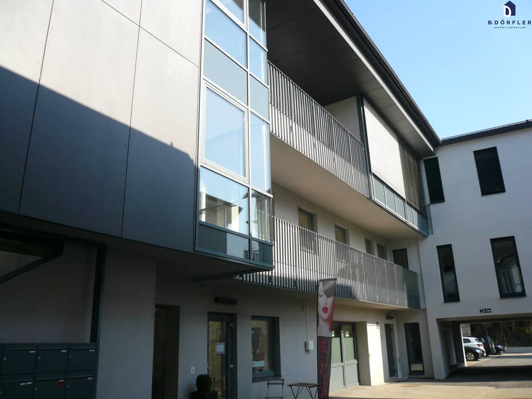 Modernes Büro im Zentrum mit Loggia und PKW-Stellplatz