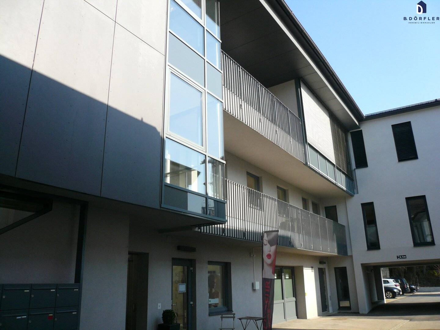 Modernes Büro im Zentrum mit Loggia und PKW-Stellplatz
