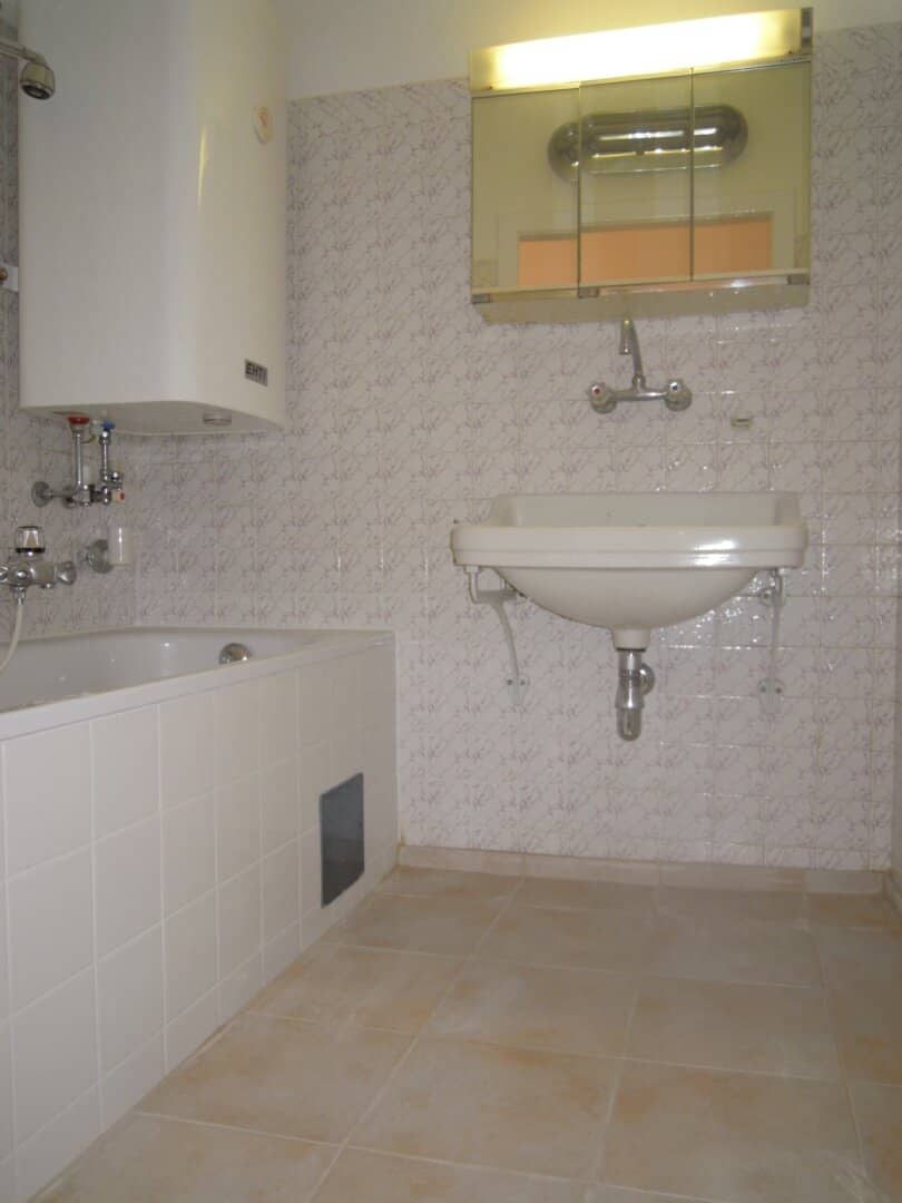 Modern two room apartment in 1050 Vienna your new home or its profitable investment spanning 62.15 m²