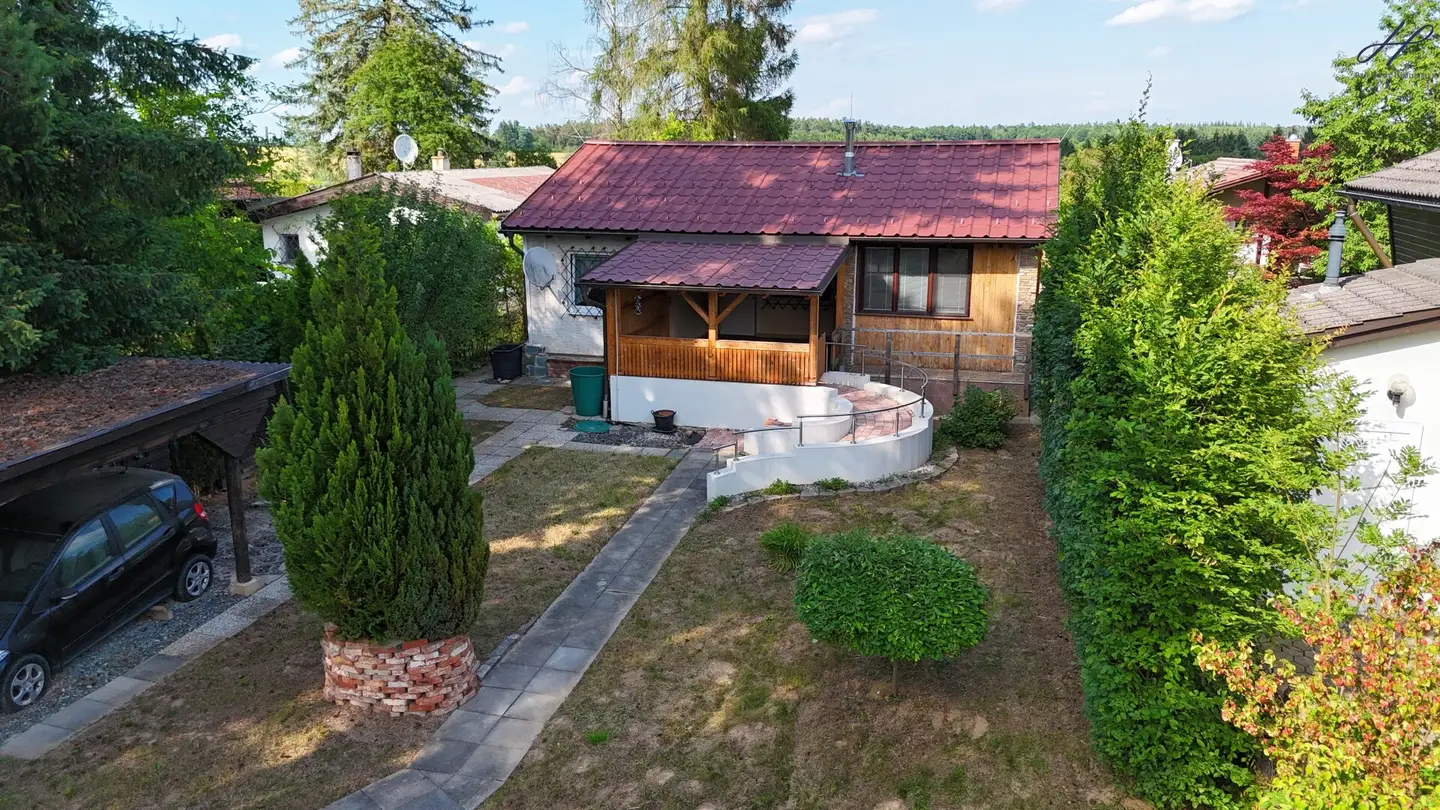 Bungalow in glorious green surroundings