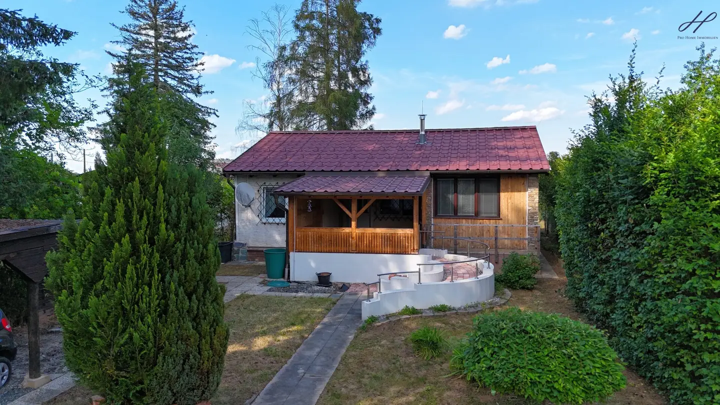 Bungalow in glorious green surroundings