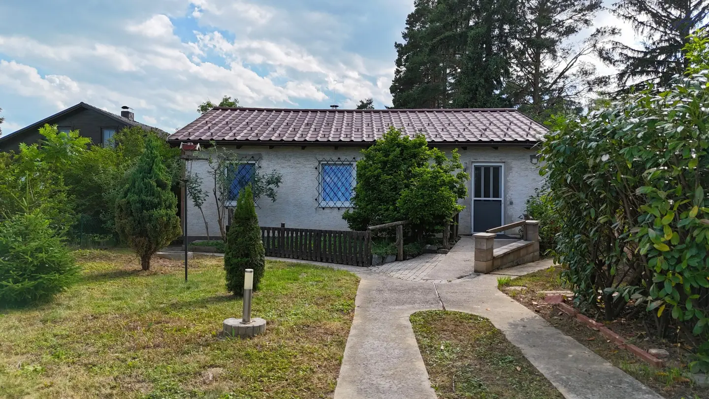 Bungalow in glorious green surroundings