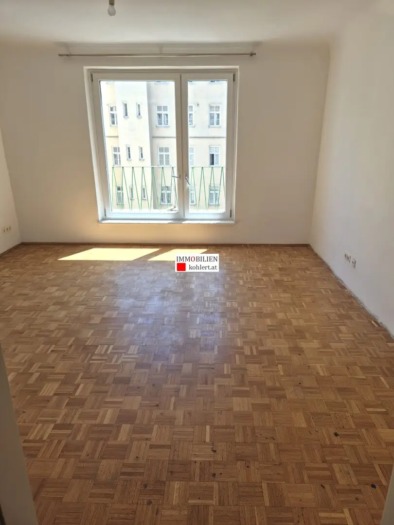 Courtyard-facing 2-room apartment with all ancillary rooms