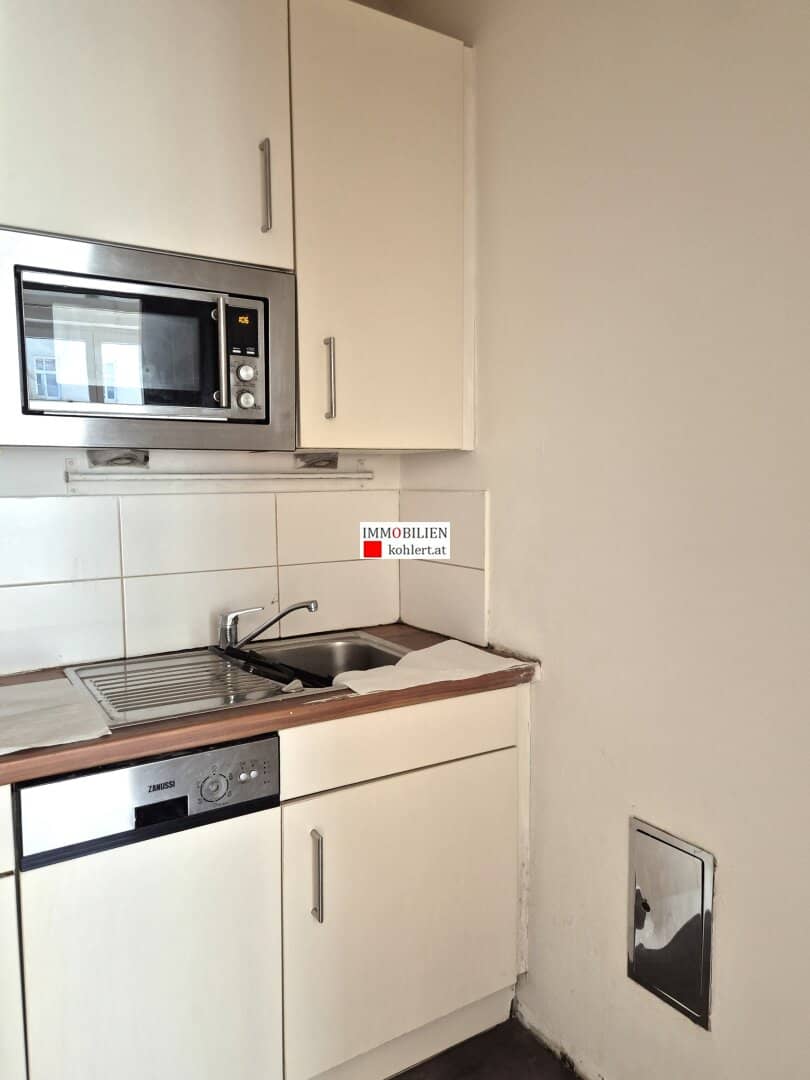 Courtyard-facing 2-room apartment with all ancillary rooms