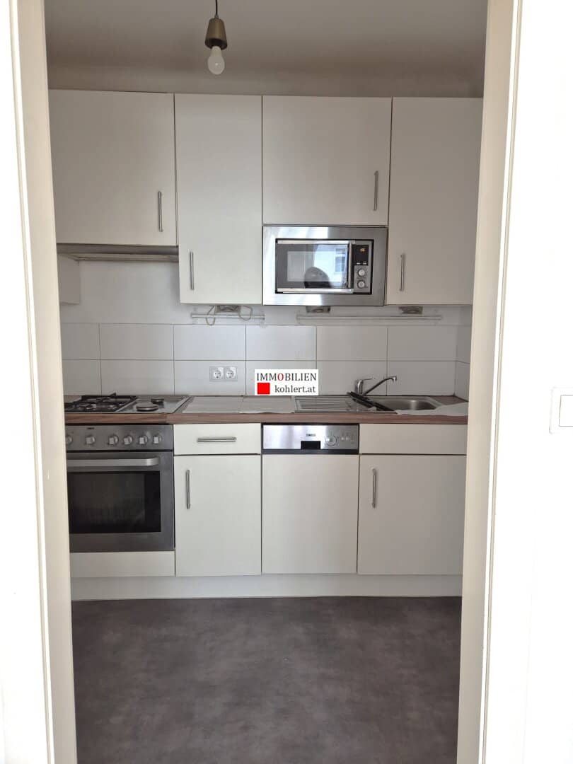 Courtyard-facing 2-room apartment with all ancillary rooms