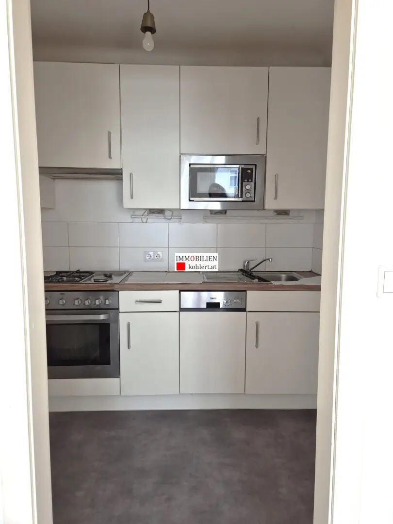 Courtyard-facing 2-room apartment with all ancillary rooms