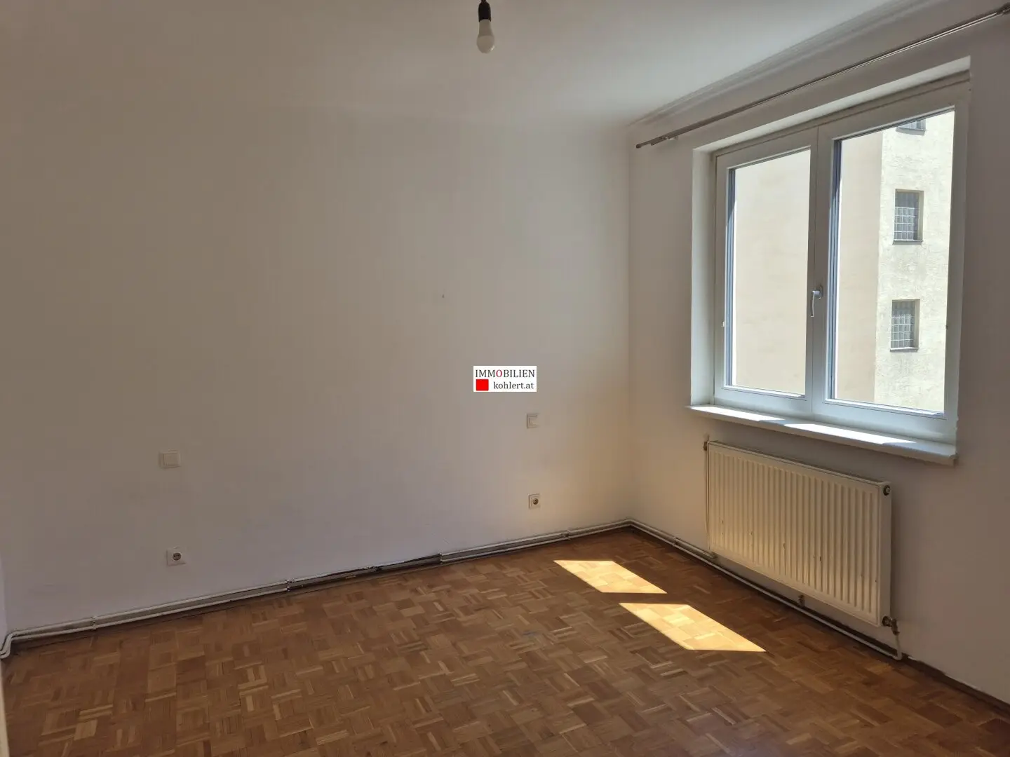 Courtyard-facing 2-room apartment with all ancillary rooms