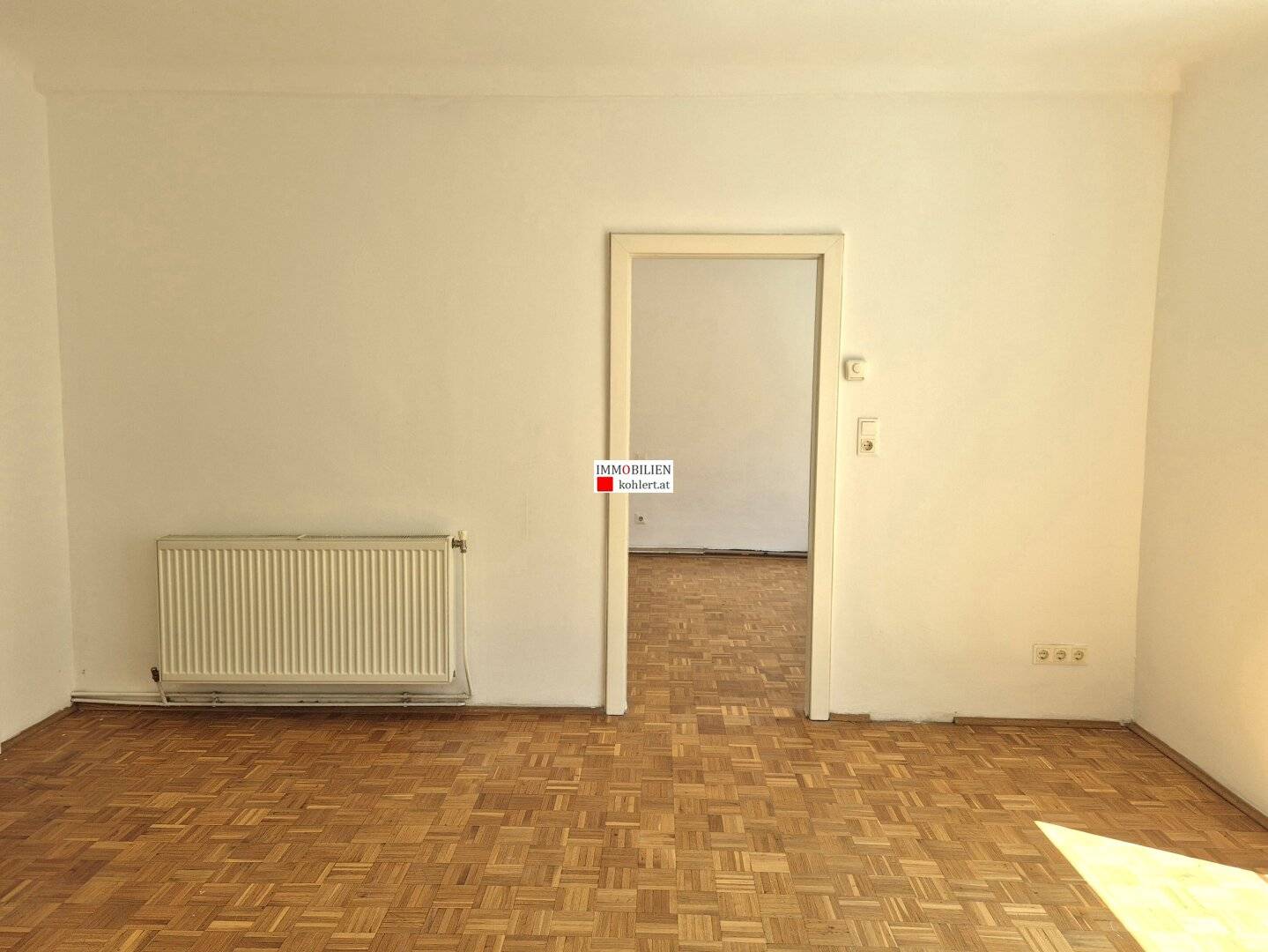 Courtyard-facing 2-room apartment with all ancillary rooms