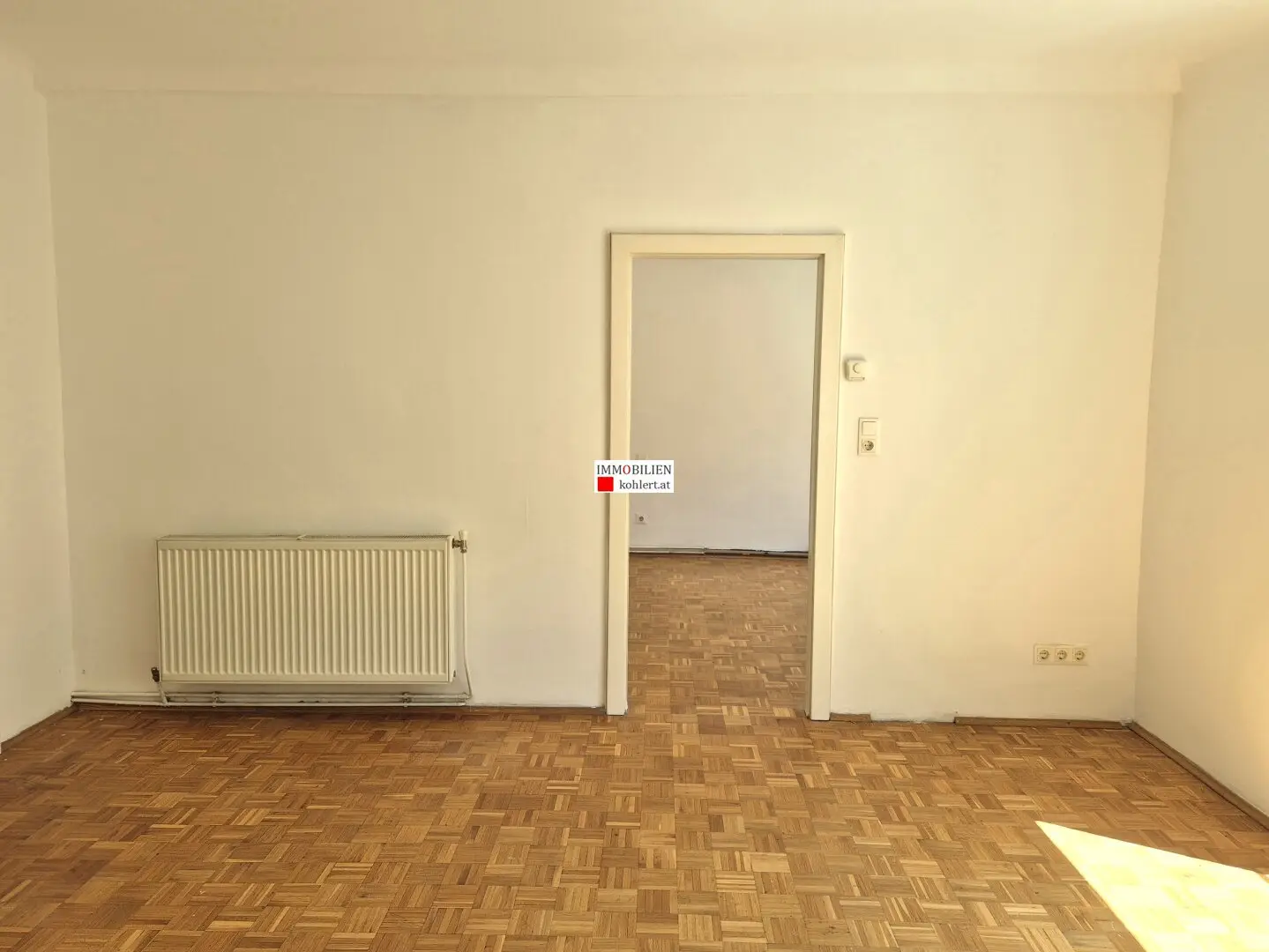 Courtyard-facing 2-room apartment with all ancillary rooms