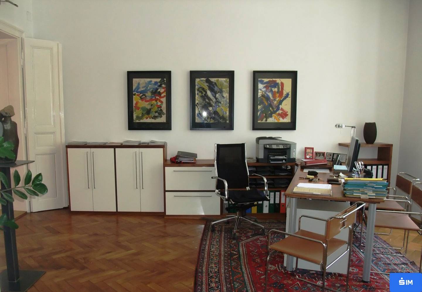 Attractive office or practice space in a central location