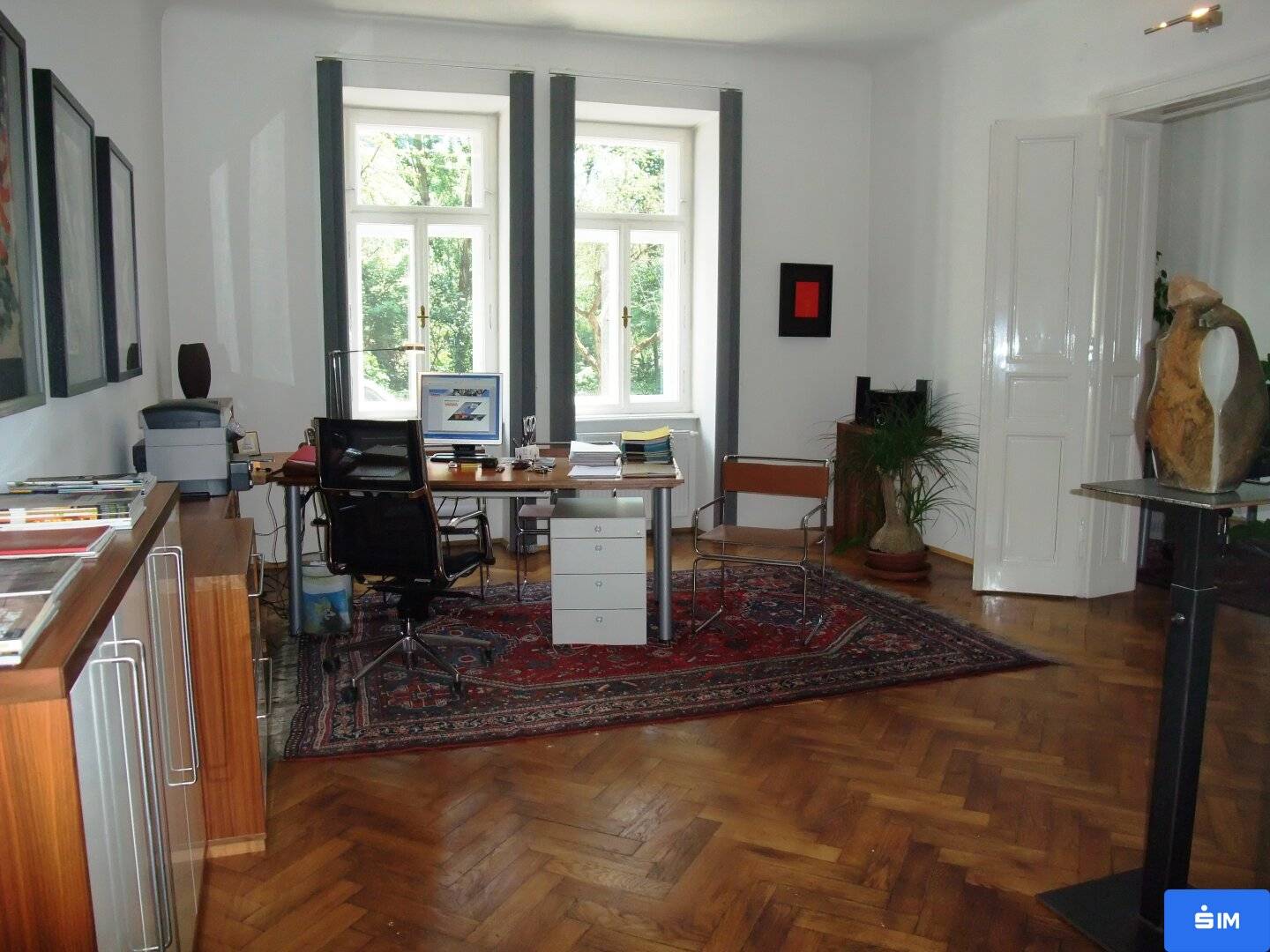 Attractive office or practice space in a central location