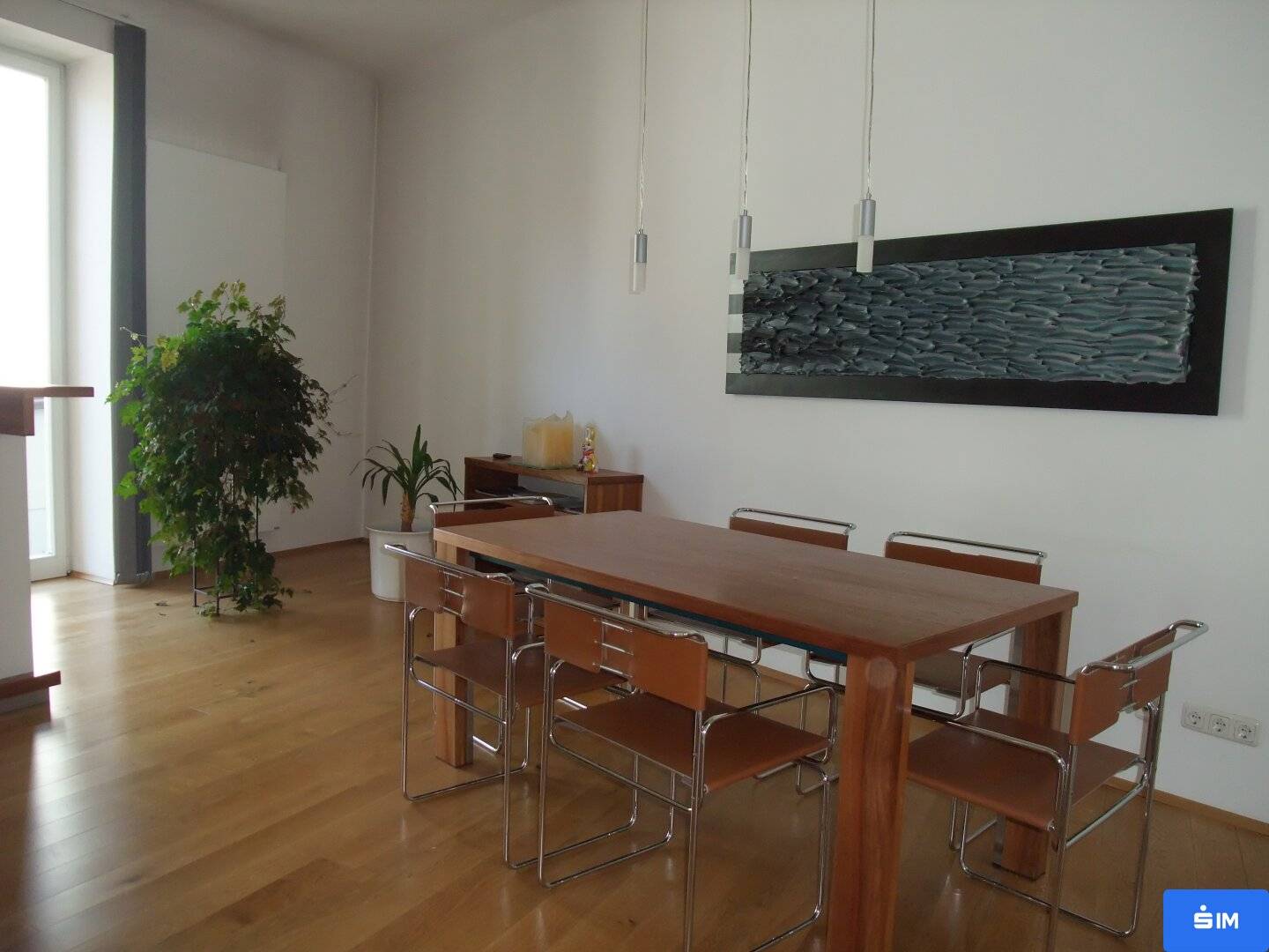 Attractive office or practice space in a central location
