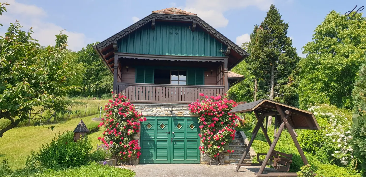Top renovated cellar cottage in dreamlike view location