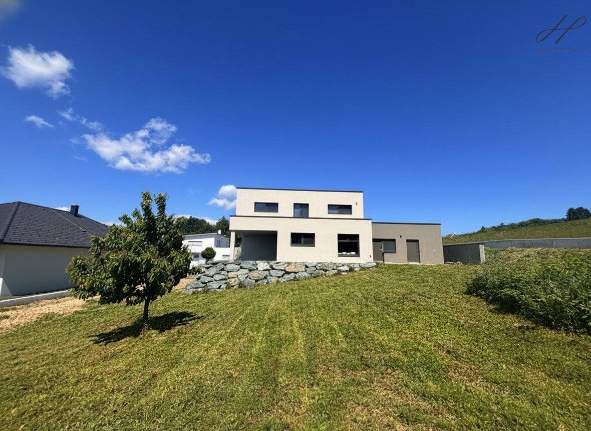 Exklusives Einfamilienhaus in sonniger Hanglage