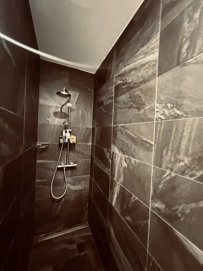 Modern three room apartment, fully renovated, 69 m², second floor, 1050 Vienna, € 395,000