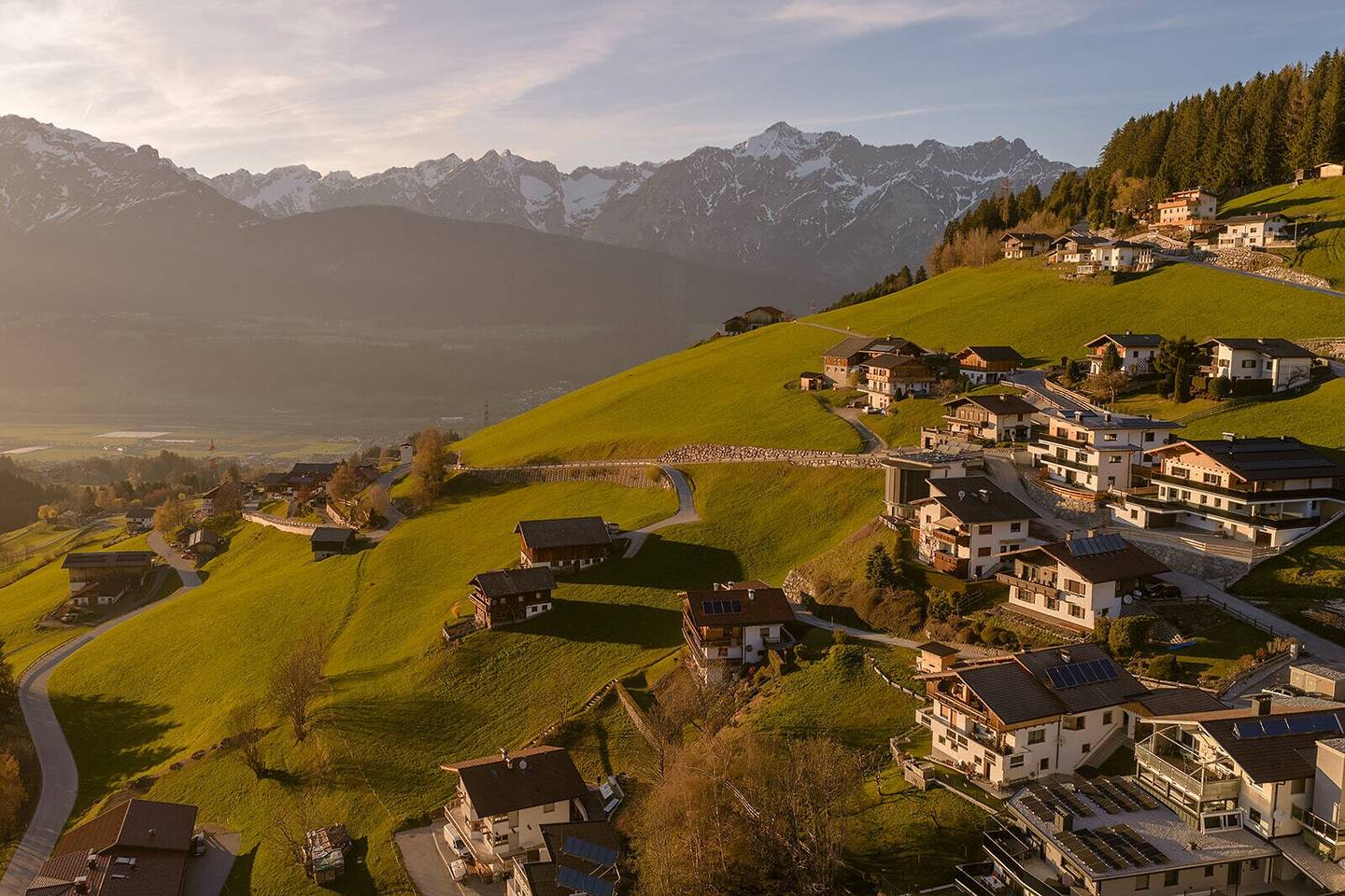 Baugrundstück am Weerberg – Ruhe, Natur und Lebensqualität