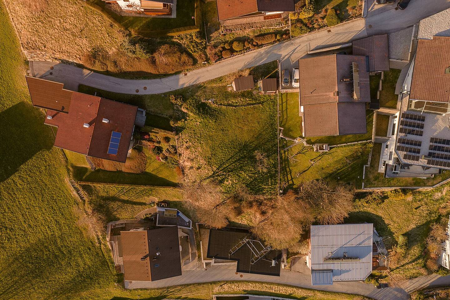 Baugrundstück am Weerberg – Ruhe, Natur und Lebensqualität