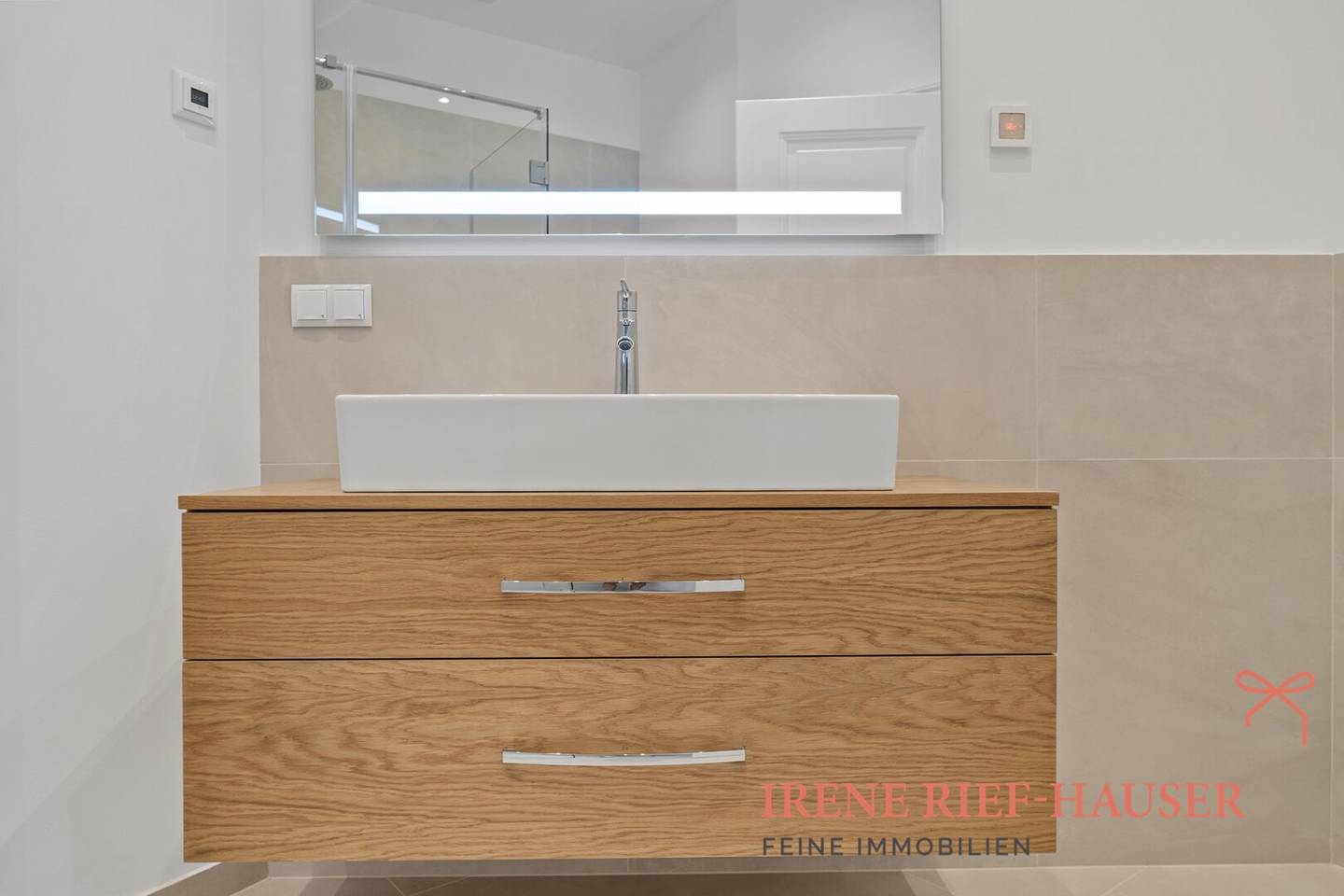 XXL-Altbautraum im Botschaftsviertel: 248m² High-End-Altbau mit Balkon