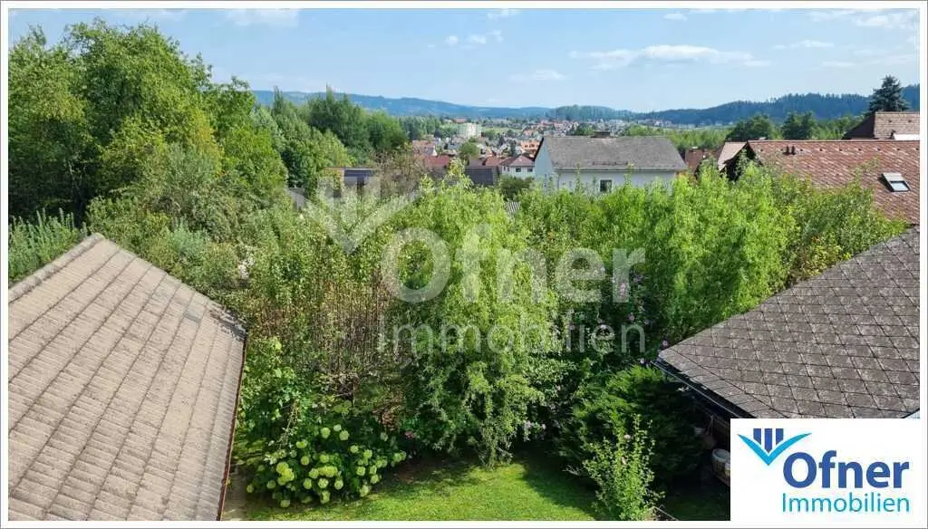 Single family house near lake and golf course