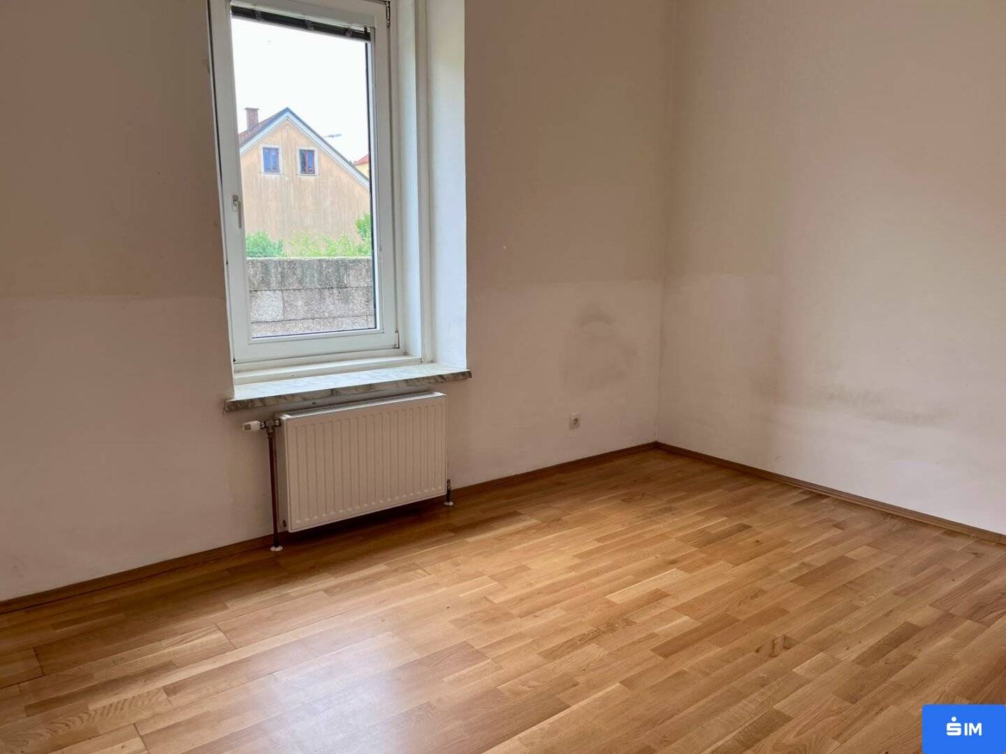 3-Zimmer-Wohnung mit Stellplatz und Top-Anbindung